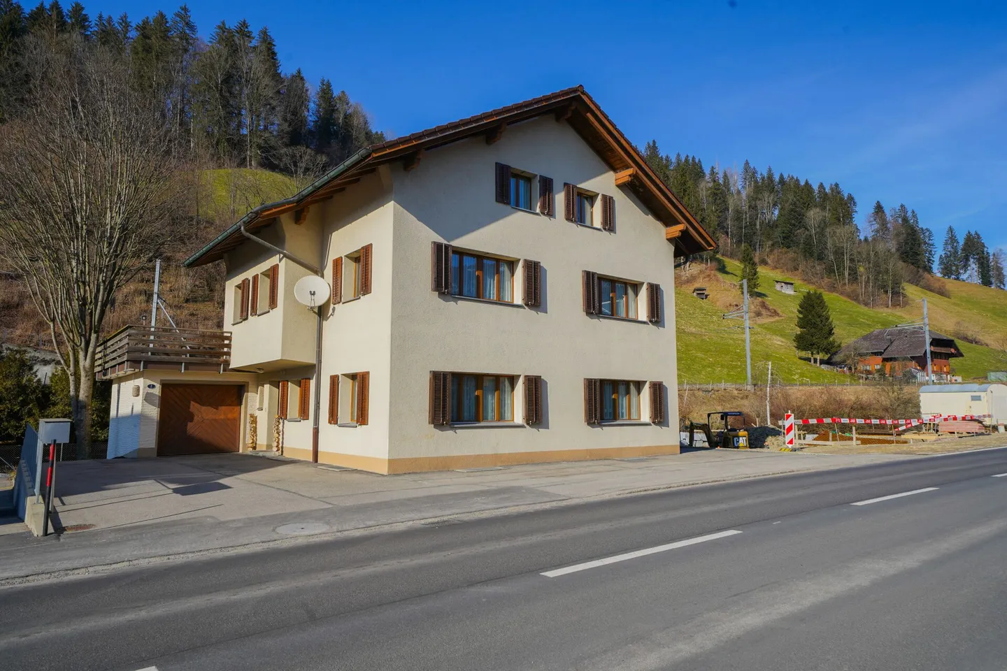 Single house for sale - Photo 2 of 10