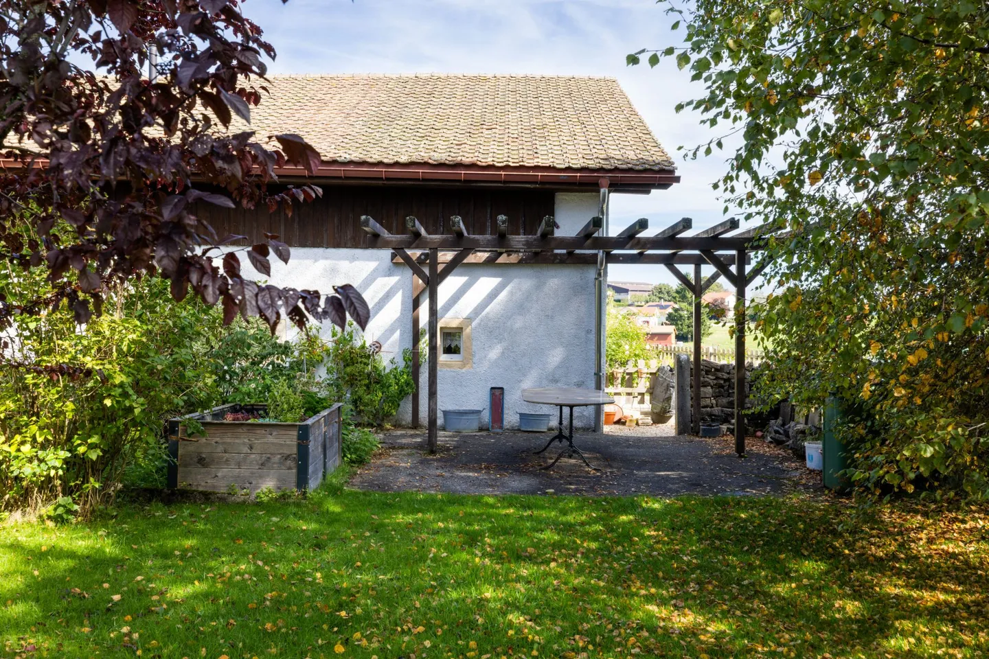 Authentisches Jurahaus mit Ausbaupotenzial und grossem Umschwung - Foto 2 von 11
