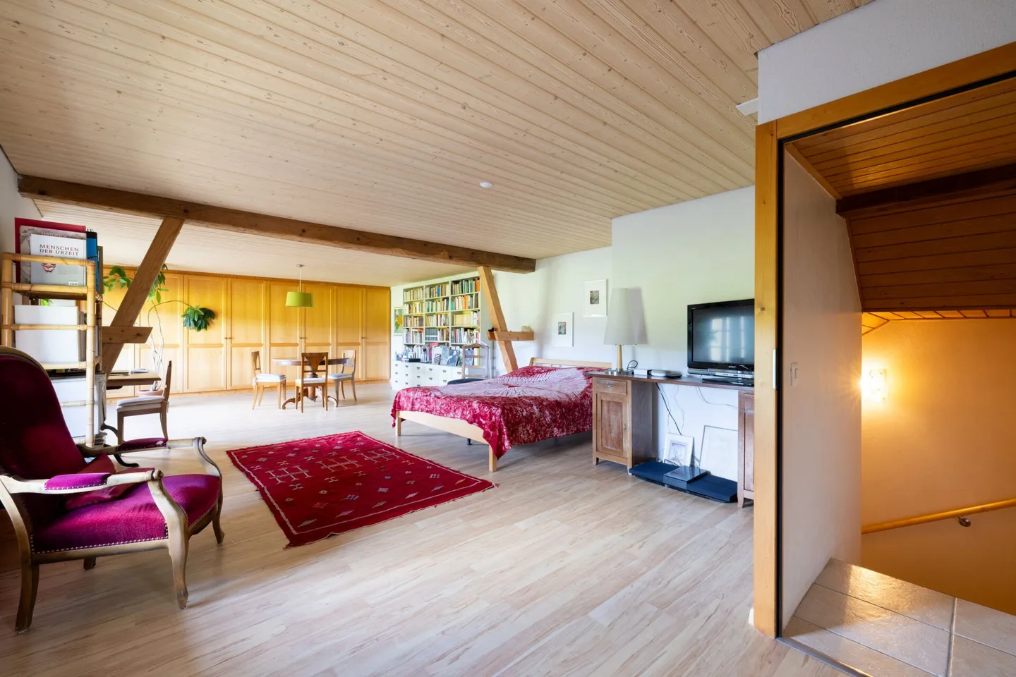 Authentisches Jurahaus mit Ausbaupotenzial und grossem Umschwung - Foto 10 von 11