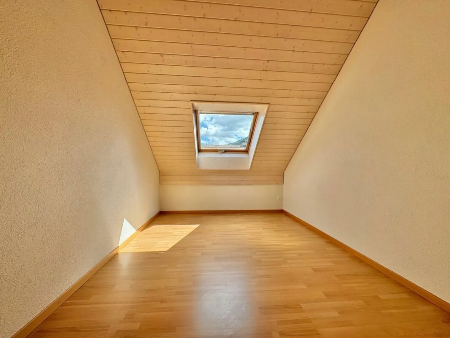 Appartement en duplex de 5,5 pièces - Photo 11 sur 15