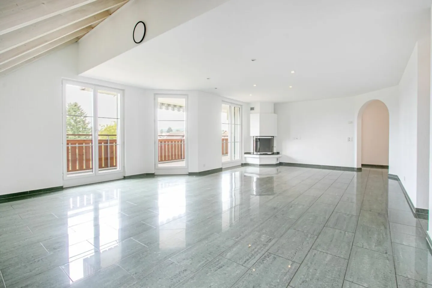 Appartamento duplex di 6,5 stanze con vista - Foto 3 di 19