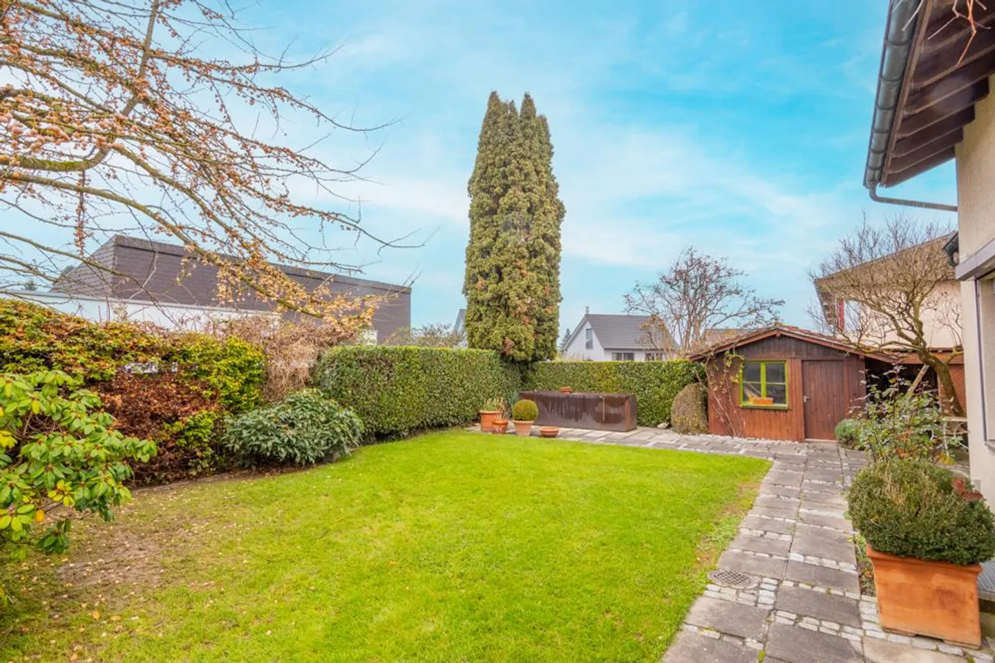 Charmante Famille Heureuse avec Idylle de Jardin - Photo 7 sur 8