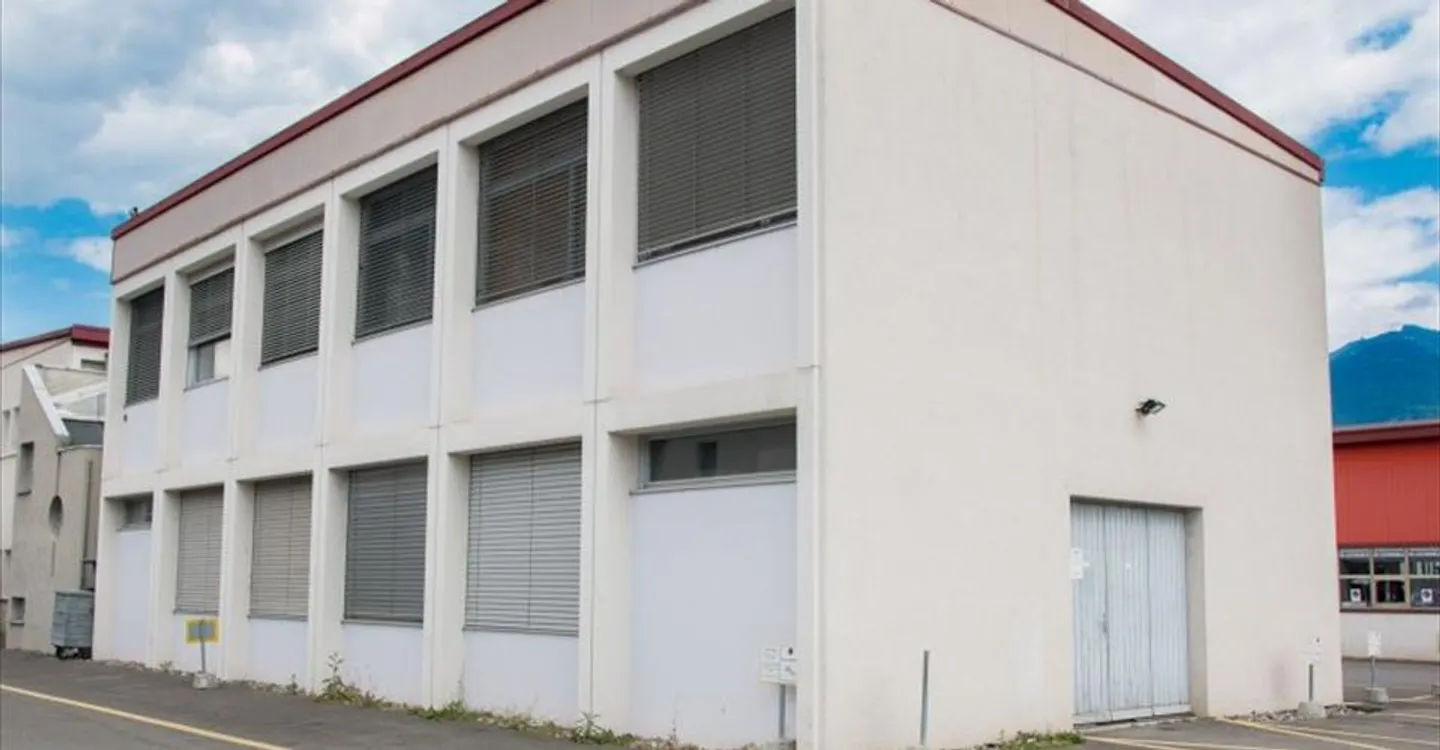 Edificio ad uso misto in affitto - Foto 2 di 4