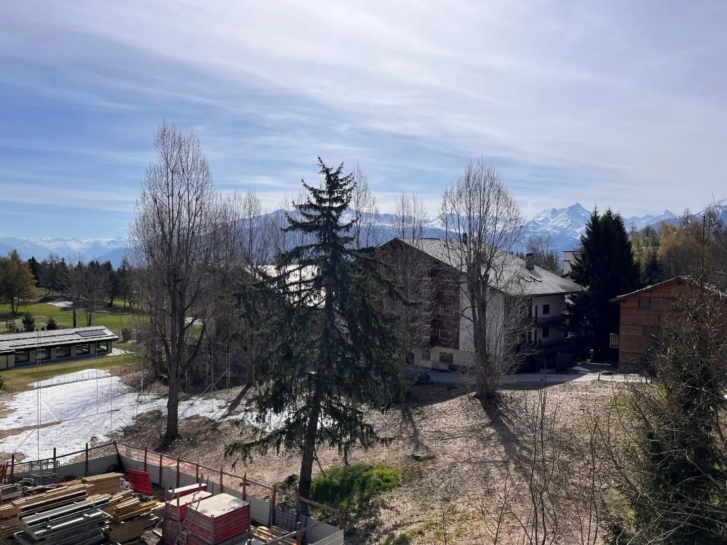 Incantevole appartamento ristrutturato di 2,5 locali con balcone esposto a sud nel cuore di Crans-Montana. - Foto 2 di 5