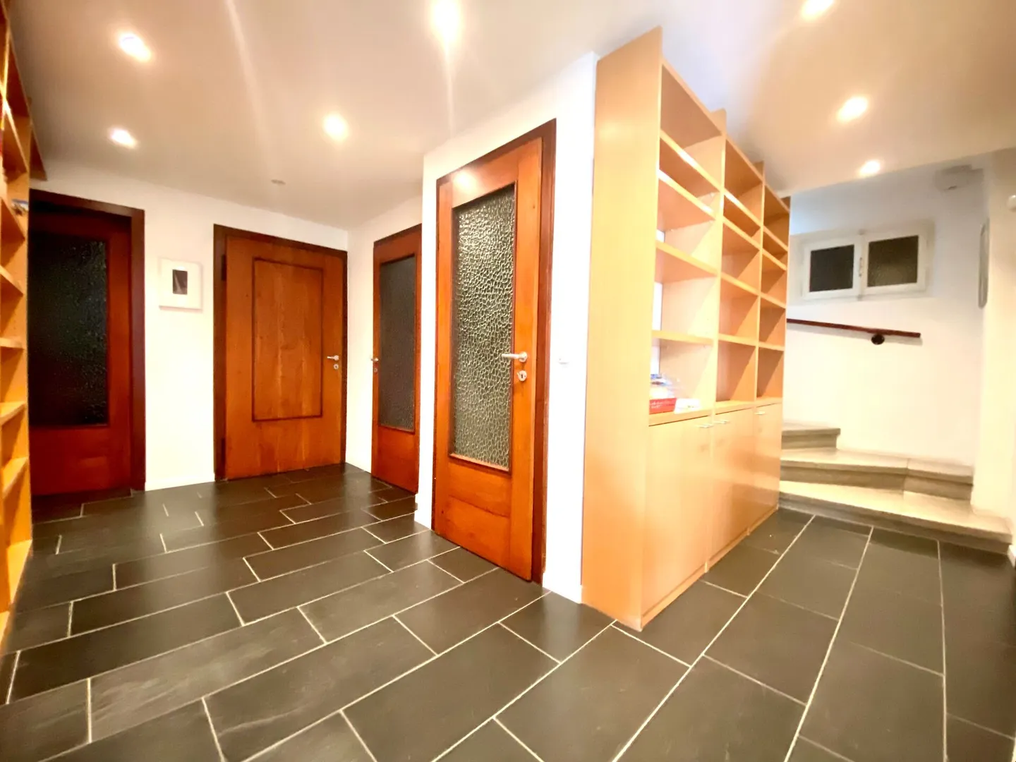 Casa unifamiliare con giardino e garage - Foto 6 di 13