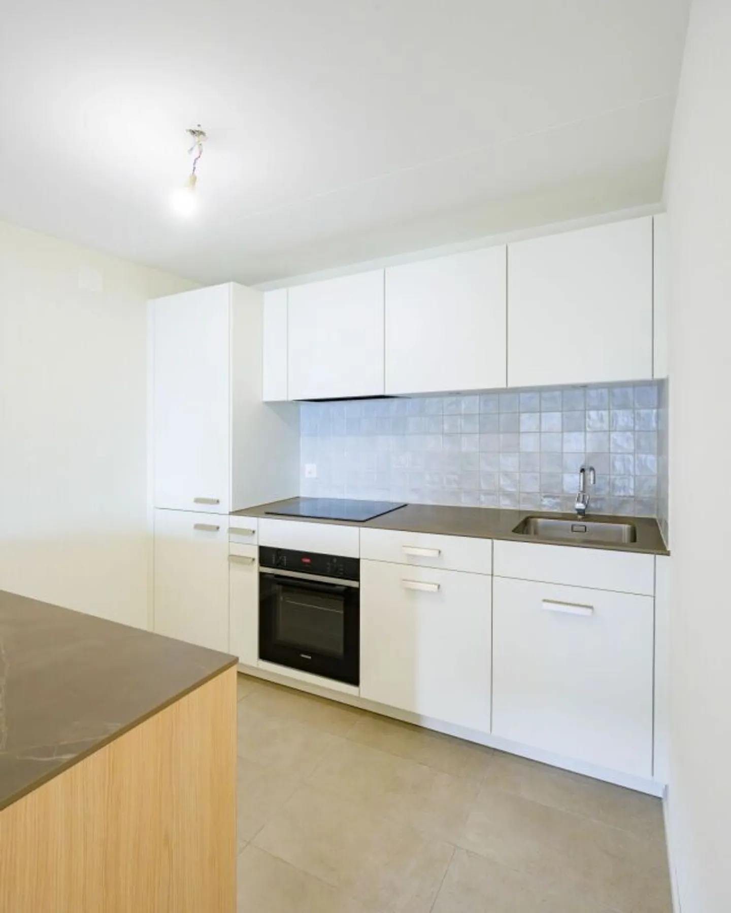 2.5-room fully new apartment - Photo 2 of 6