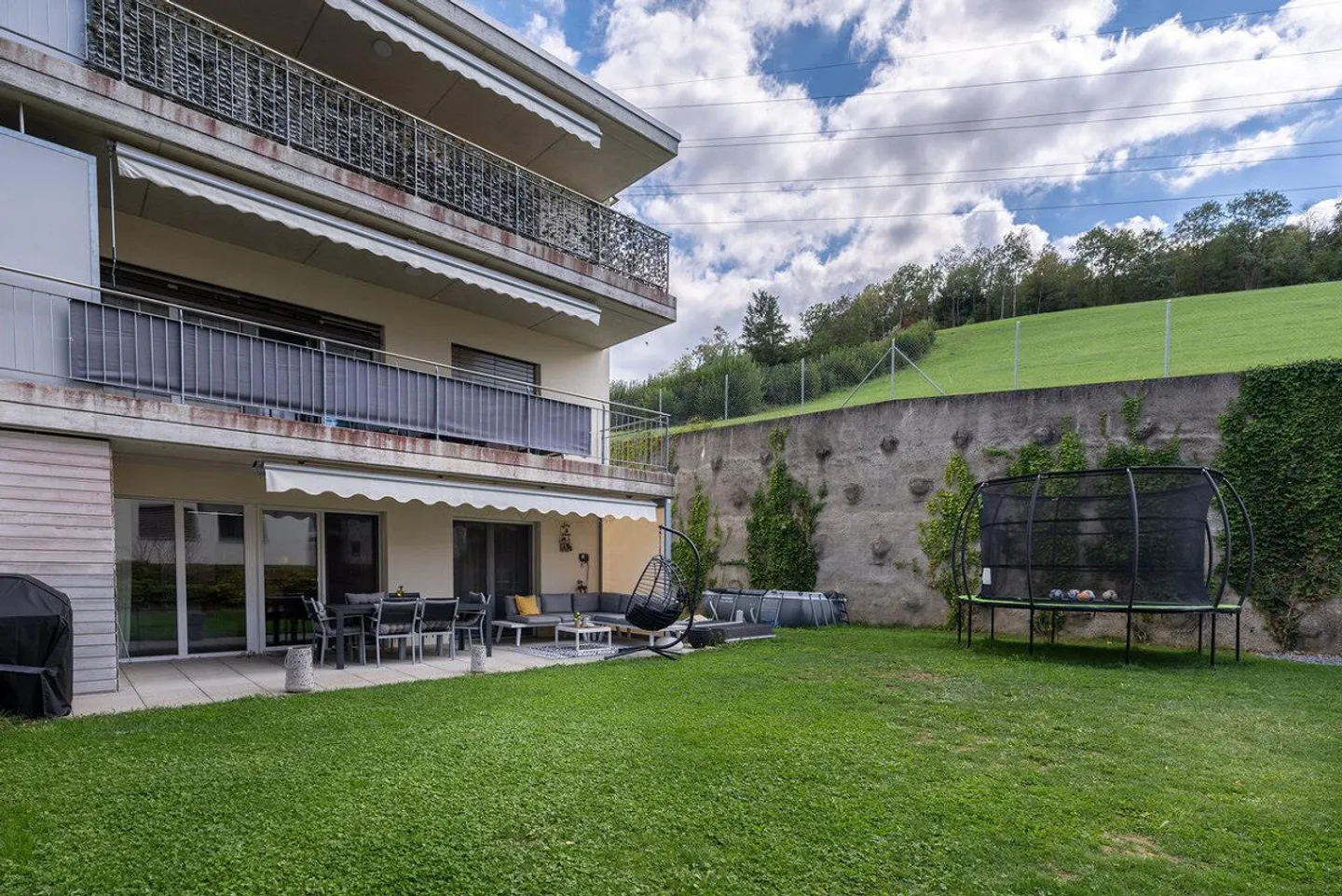 Moderne Gartenwohnung in Safenwil - Foto 1 von 14