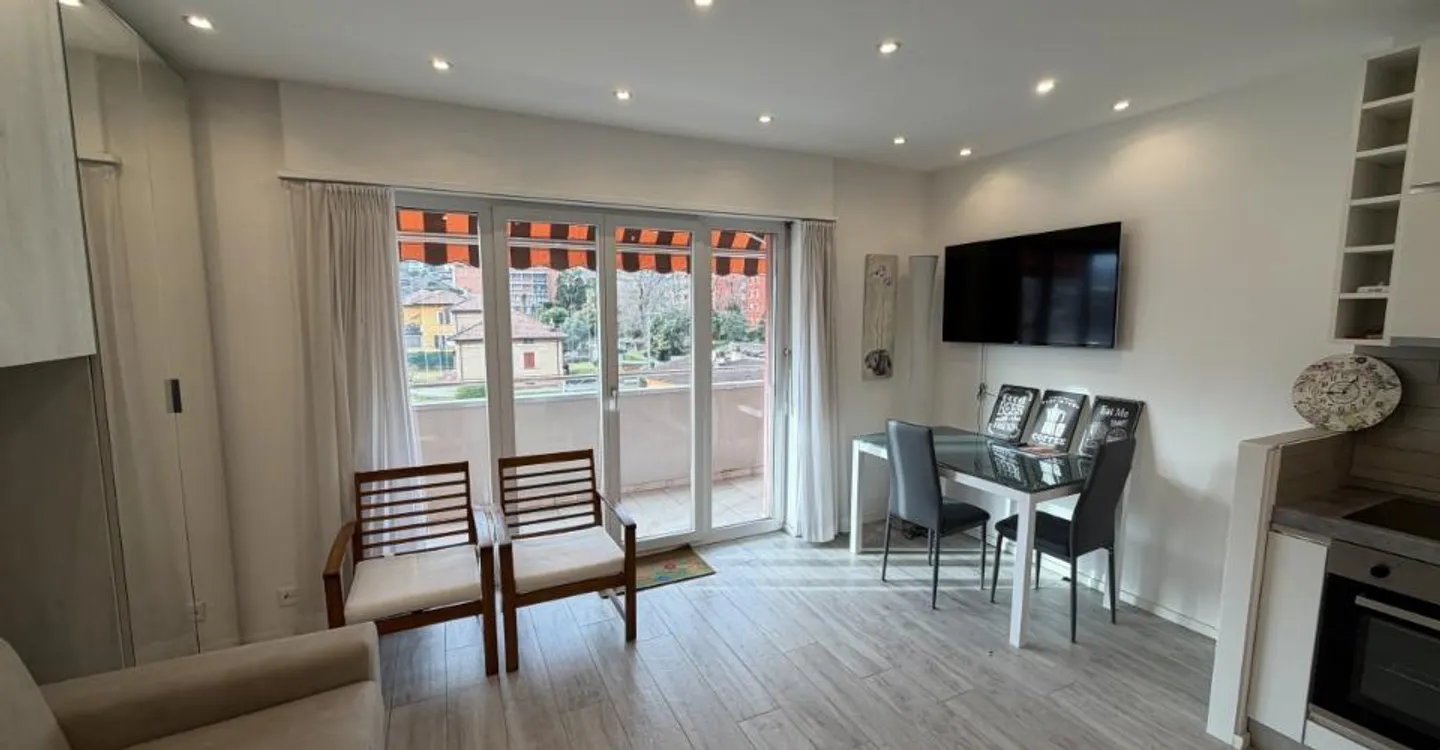 Studio élégant près de la frontière italienne - Photo 1 sur 4