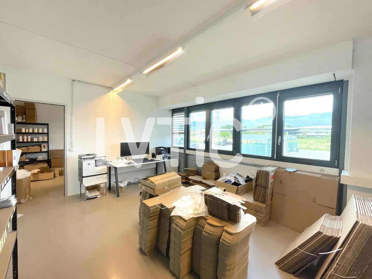 Locali, produzione, deposito, uffici di 330 m2 in affitto a Nyon - Foto 4 di 8