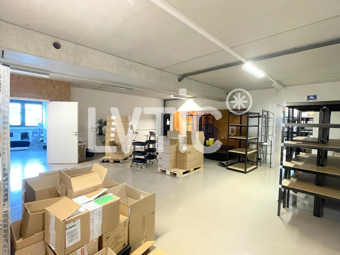 Locali, produzione, deposito, uffici di 330 m2 in affitto a Nyon - Foto 3 di 8