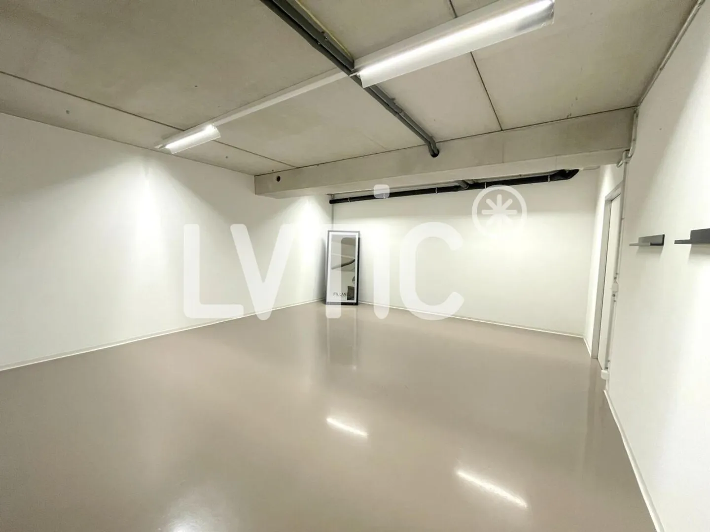 Locali, produzione, deposito, uffici di 330 m2 in affitto a Nyon - Foto 5 di 8
