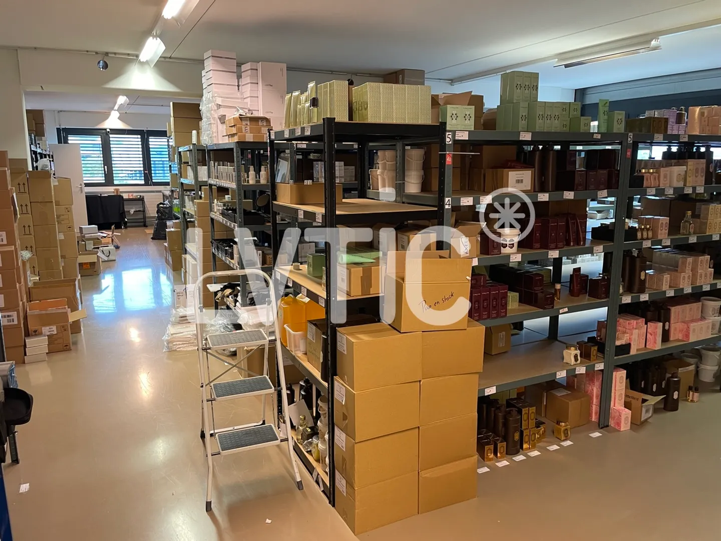 Locali, produzione, deposito, uffici di 330 m2 in affitto a Nyon - Foto 6 di 8