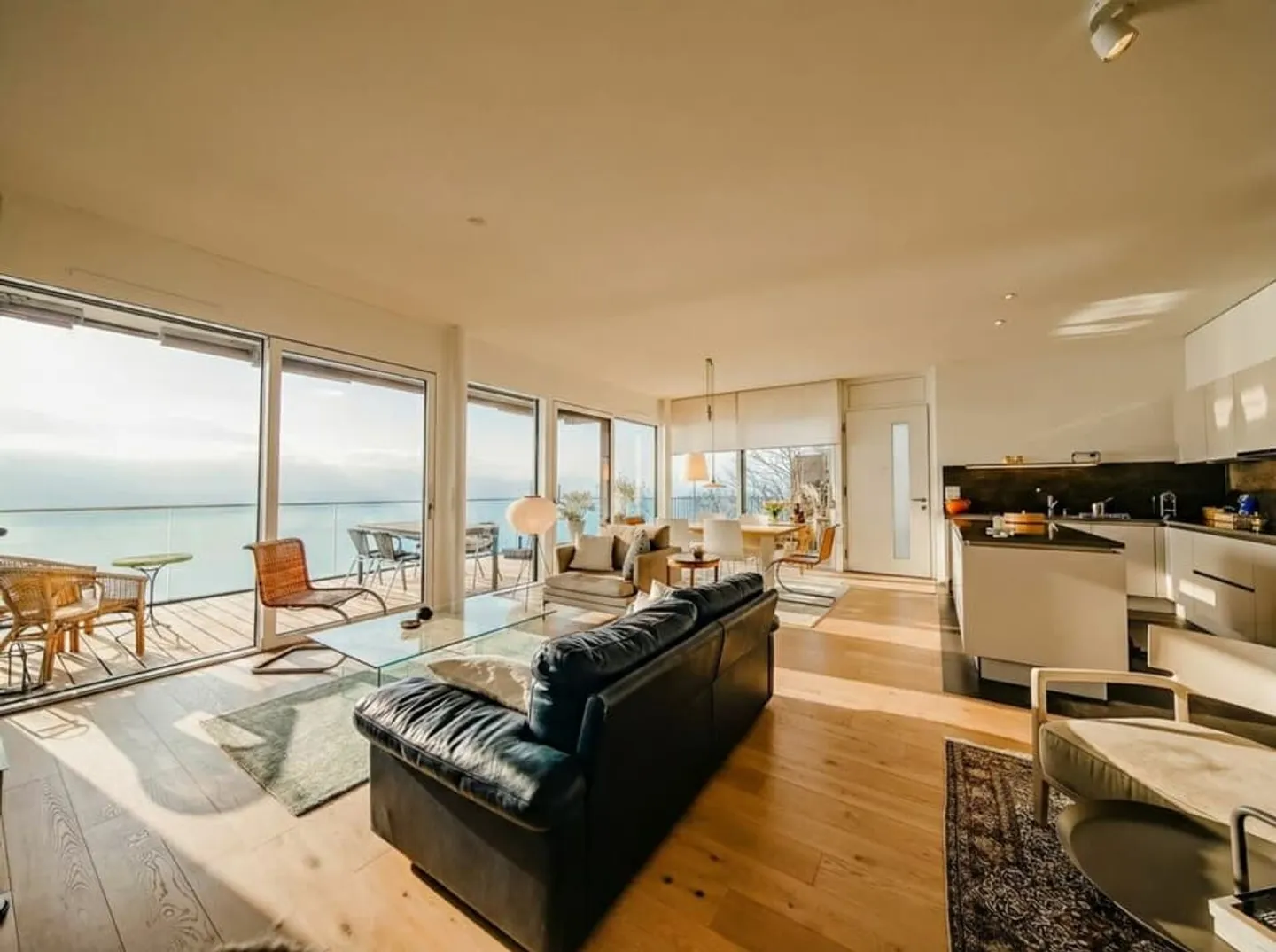 VILLAS BELVÉDÈRE - 4.5-ROOM APARTMENT WITH UNIQUE LAKE VIEW - Photo 11 of 13