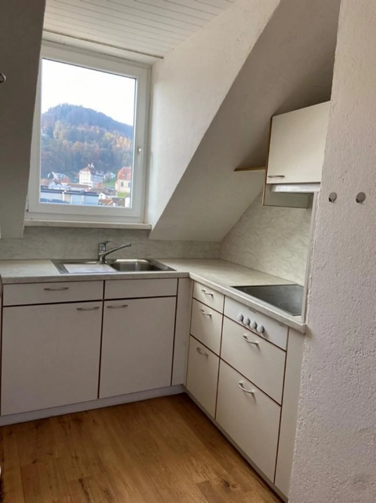 Attraktive 3.5-Zimmer-Dachwohnung zum Wohlfühlen - Foto 5 von 6