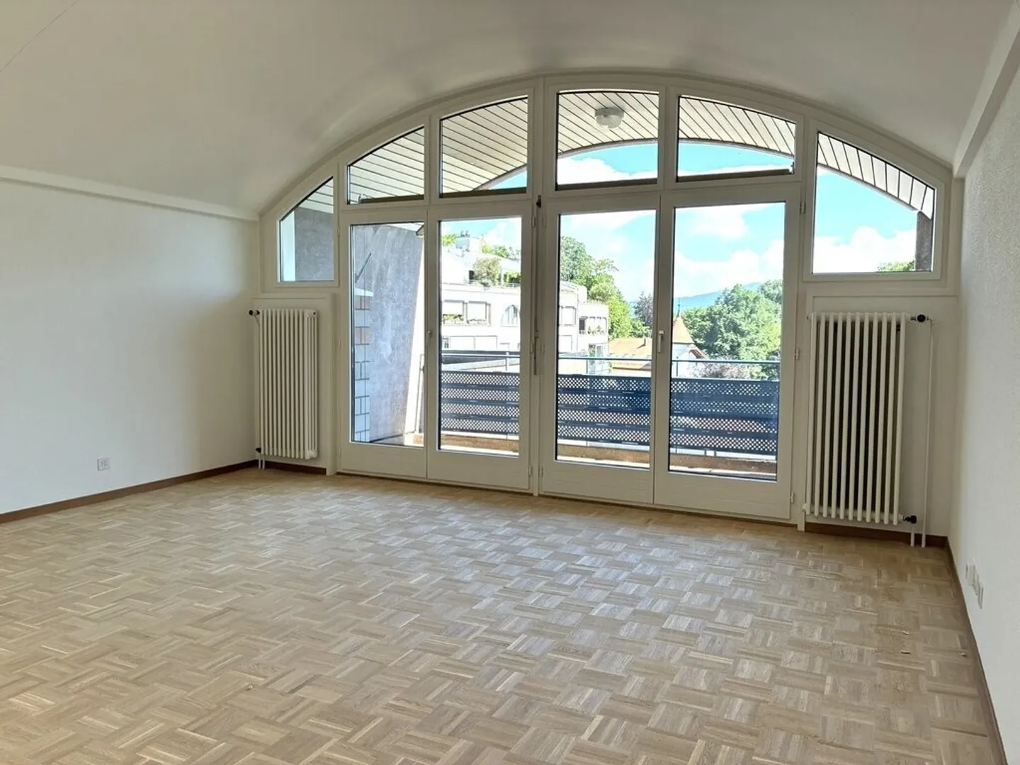Superbo duplex nel cuore del centro di Nyon - Foto 3 di 10