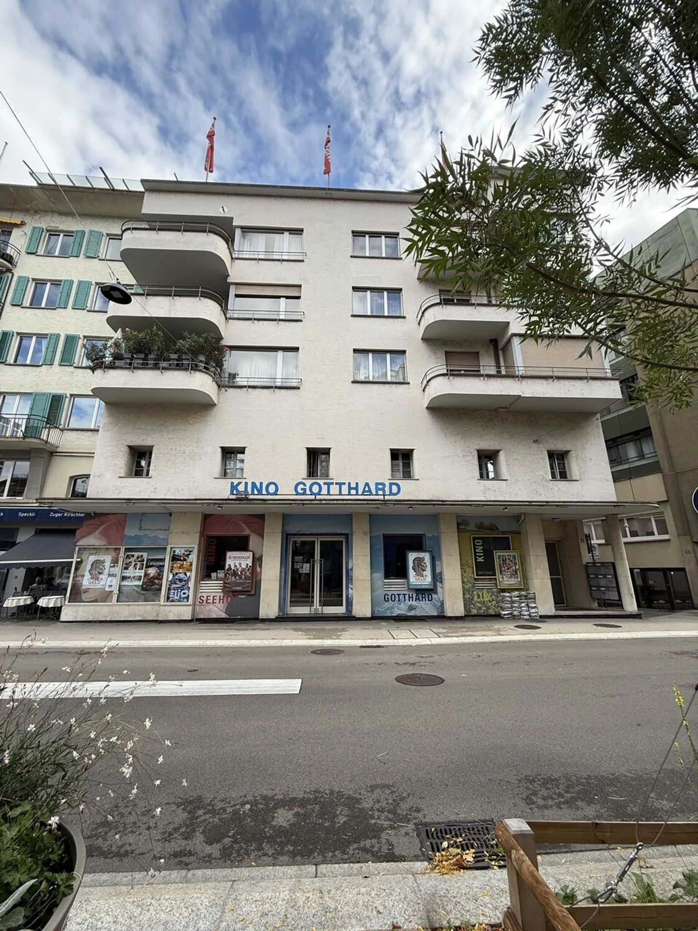 Commercial space directly at Zug train station - Photo 1 of 13
