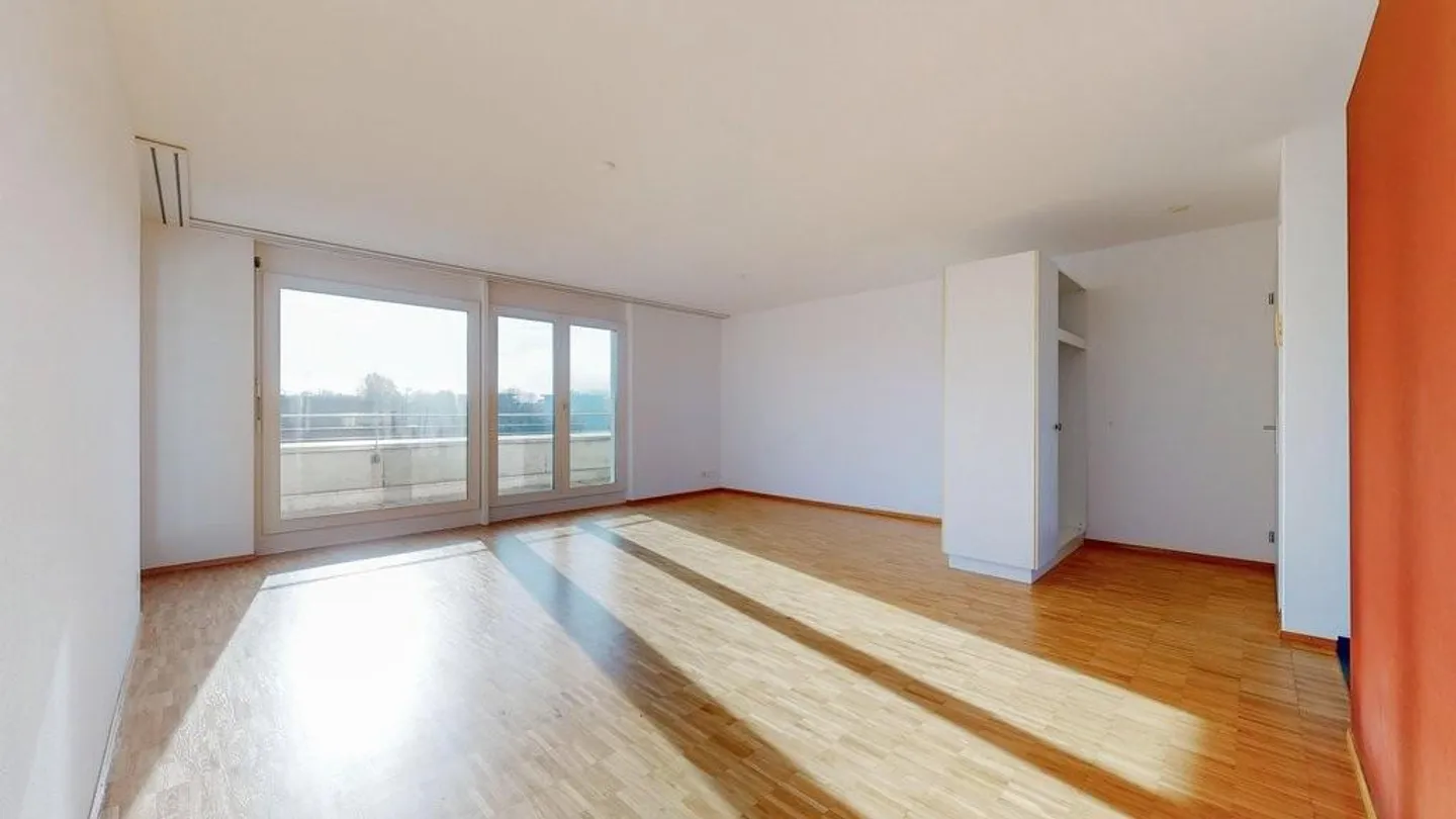 Attic Apartment on the Outskirts - Photo 3 of 12