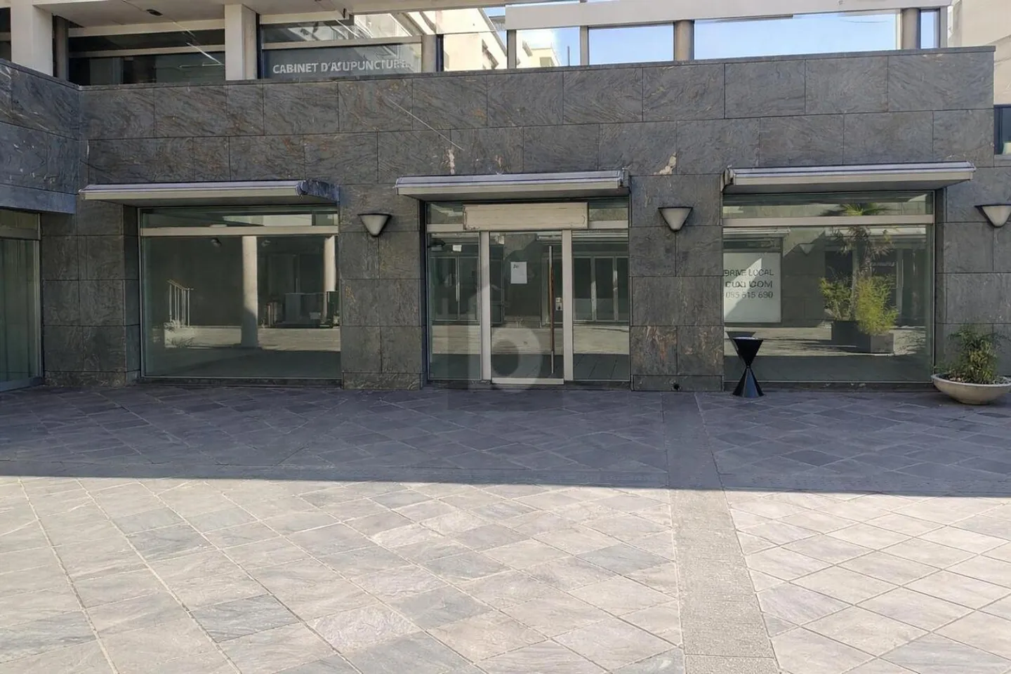 VISIBLE, PRACTICAL AND CENTRAL - Photo 1 of 4