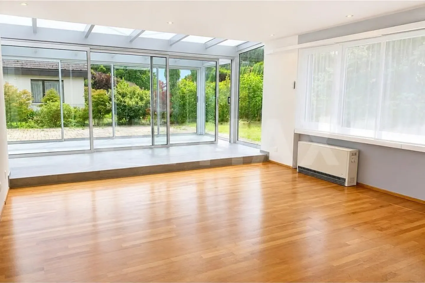 Geräumiges Einfamilienhaus mit Garten - Foto 4 von 13