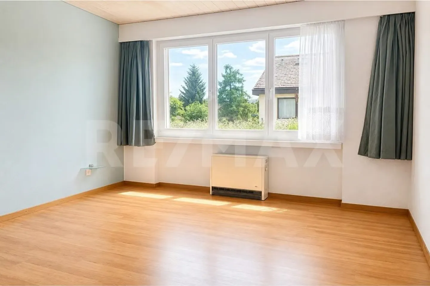 Geräumiges Einfamilienhaus mit Garten - Foto 6 von 13