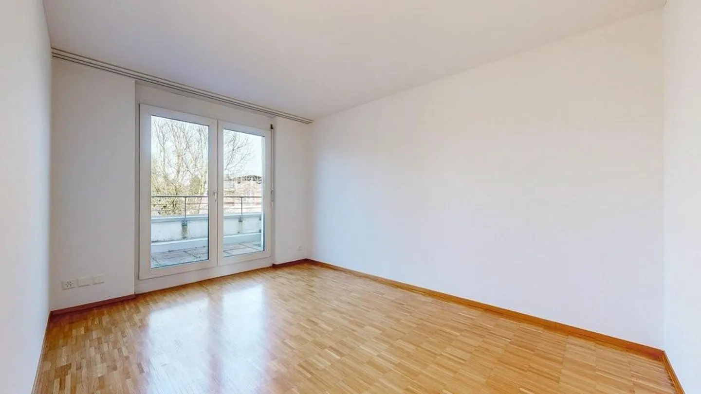 Attic Apartment on the Outskirts - Photo 7 of 12