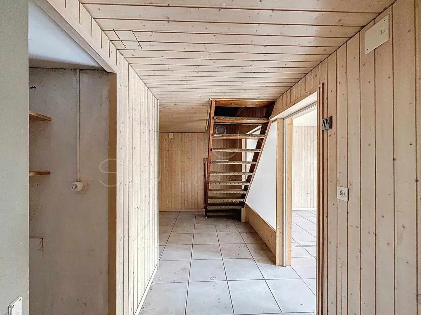 Maison familiale avec potentiel de rénovation - Photo 10 sur 13