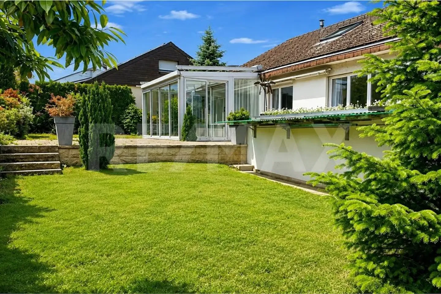 Geräumiges Einfamilienhaus mit Garten - Foto 11 von 13