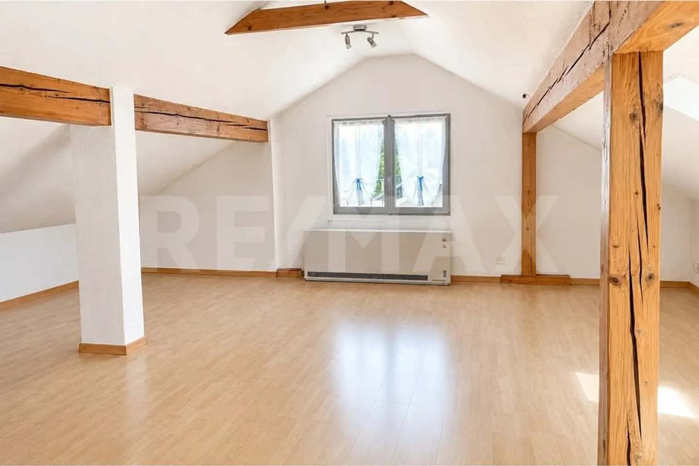 Geräumiges Einfamilienhaus mit Garten - Foto 8 von 13