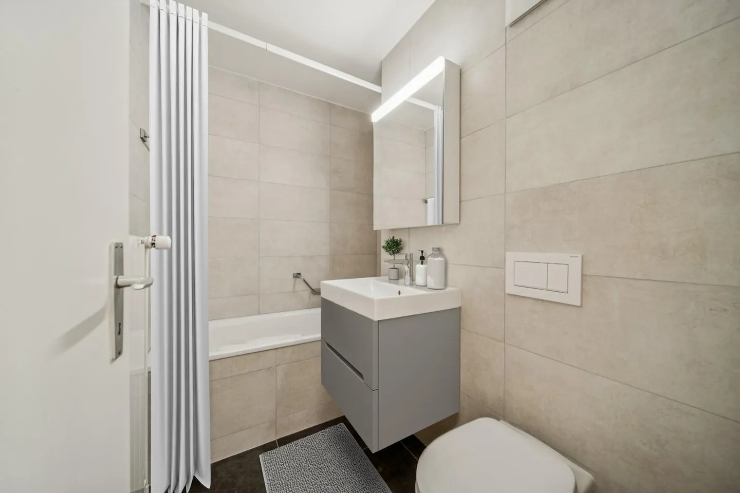 3.5 Room Apartment - Photo 2 of 4