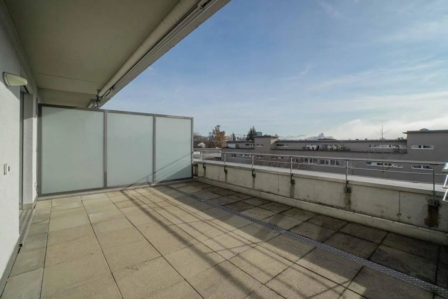 Attic Apartment on the Outskirts - Photo 10 of 12