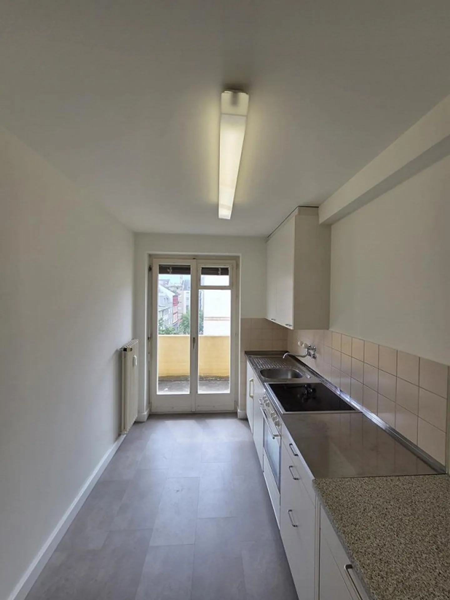 2-room apartment near Messeplatz - Photo 2 of 6