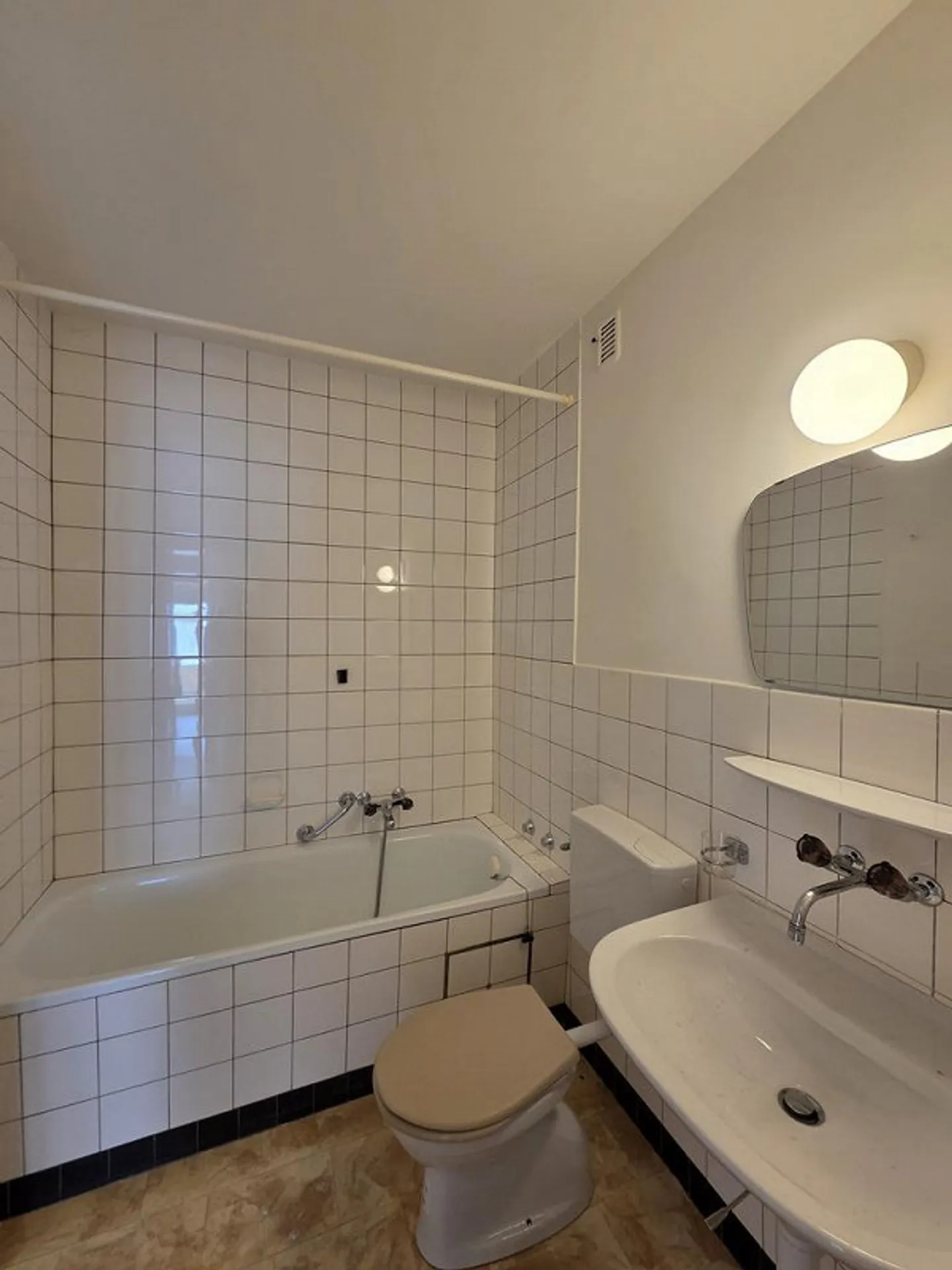 2-room apartment near Messeplatz - Photo 3 of 6