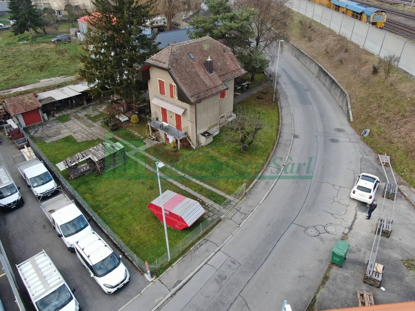 Wohnhaus auf Industriegrundstück. Baupotenzial. - Foto 1 von 6