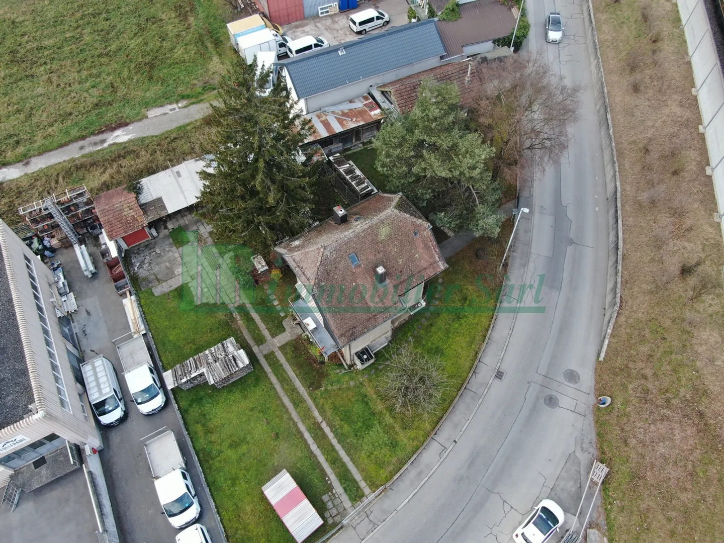 Wohnhaus auf Industriegrundstück. Baupotenzial. - Foto 3 von 6