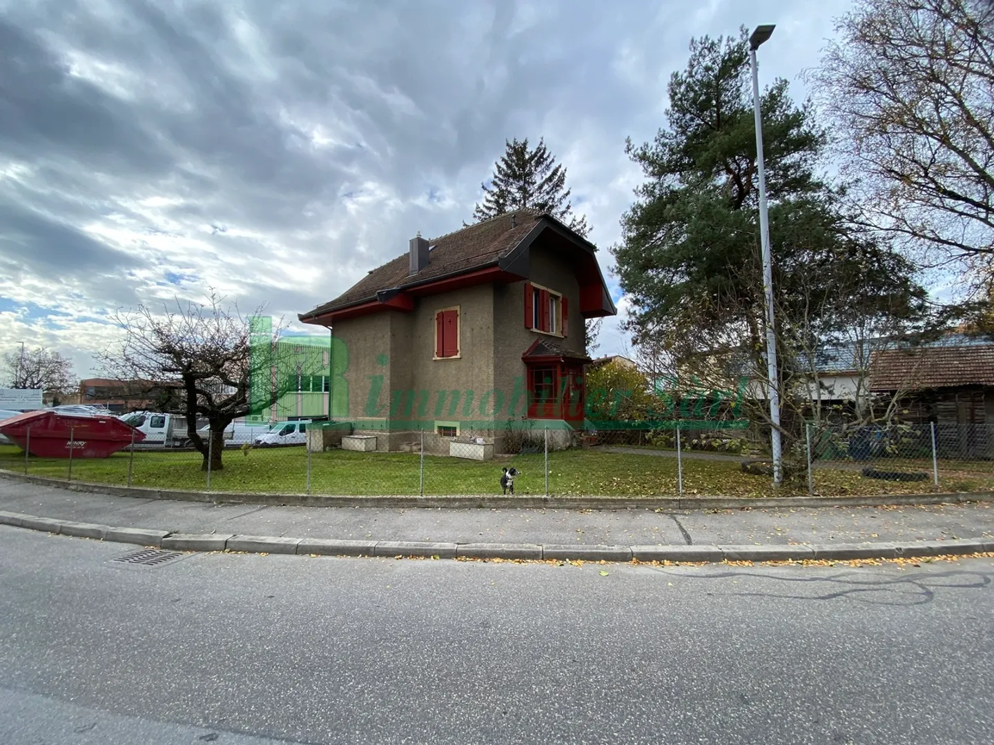 Wohnhaus auf Industriegrundstück. Baupotenzial. - Foto 4 von 6