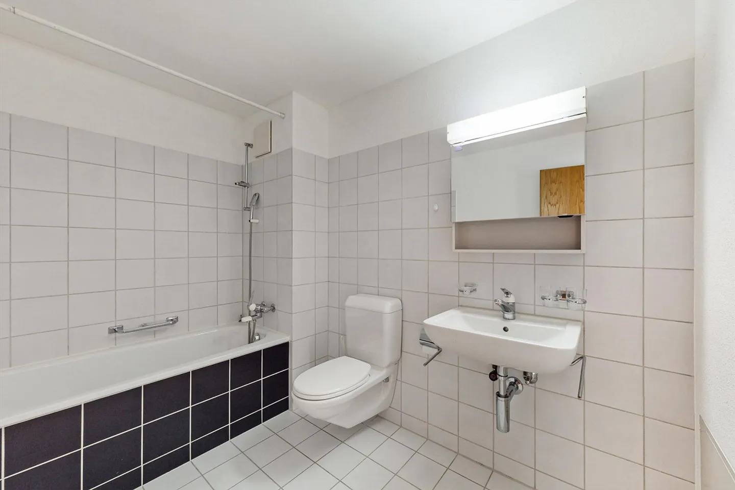 Modern 3.5-Room Apartment - Photo 3 of 6