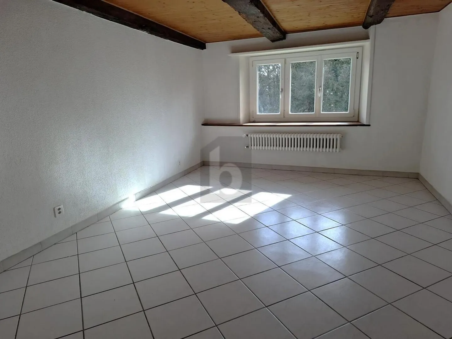 Geräumiges Familienhaus in der Natur - Foto 3 von 6