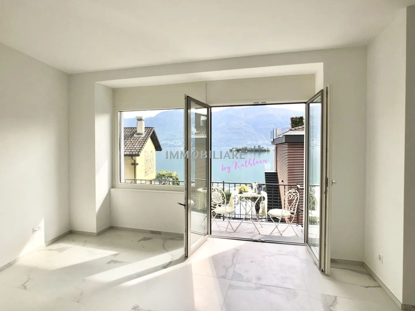 Appartamento ristrutturato con vista lago e garage, accesso pubblico al lago di fronte - Foto 1 di 13