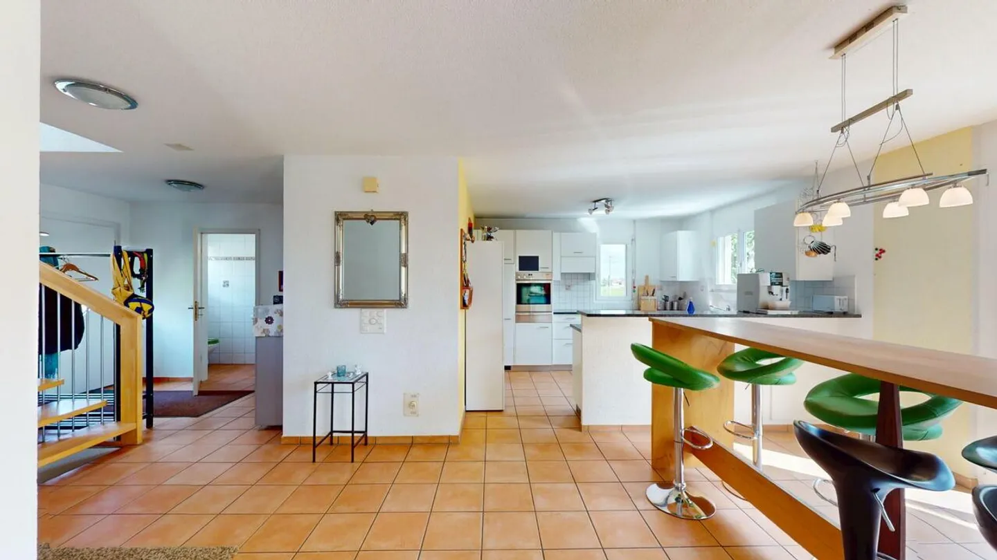 Incantevole casa unifamiliare indipendente di 6,5 stanze con molto spazio e fascino - Foto 2 di 13