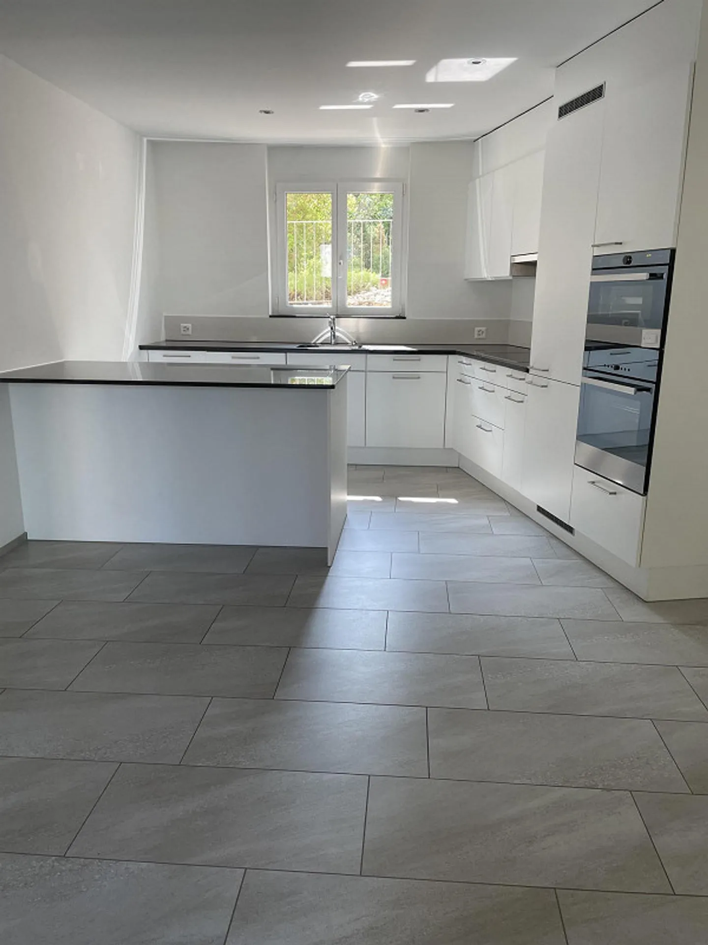 Moderne 3.5 Zimmer-Wohnung - Foto 1 von 6