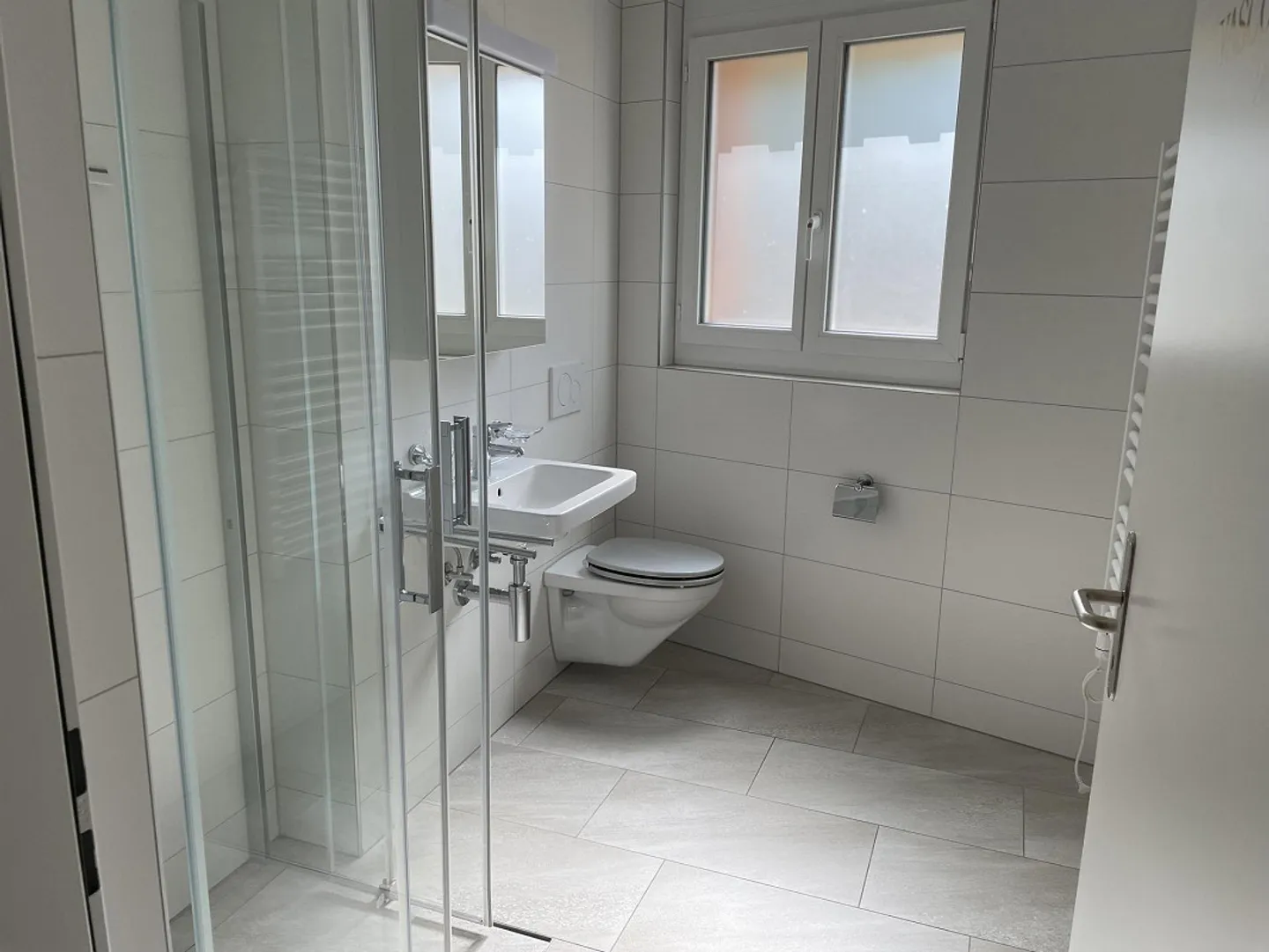 Moderne 3.5 Zimmer-Wohnung - Foto 2 von 6