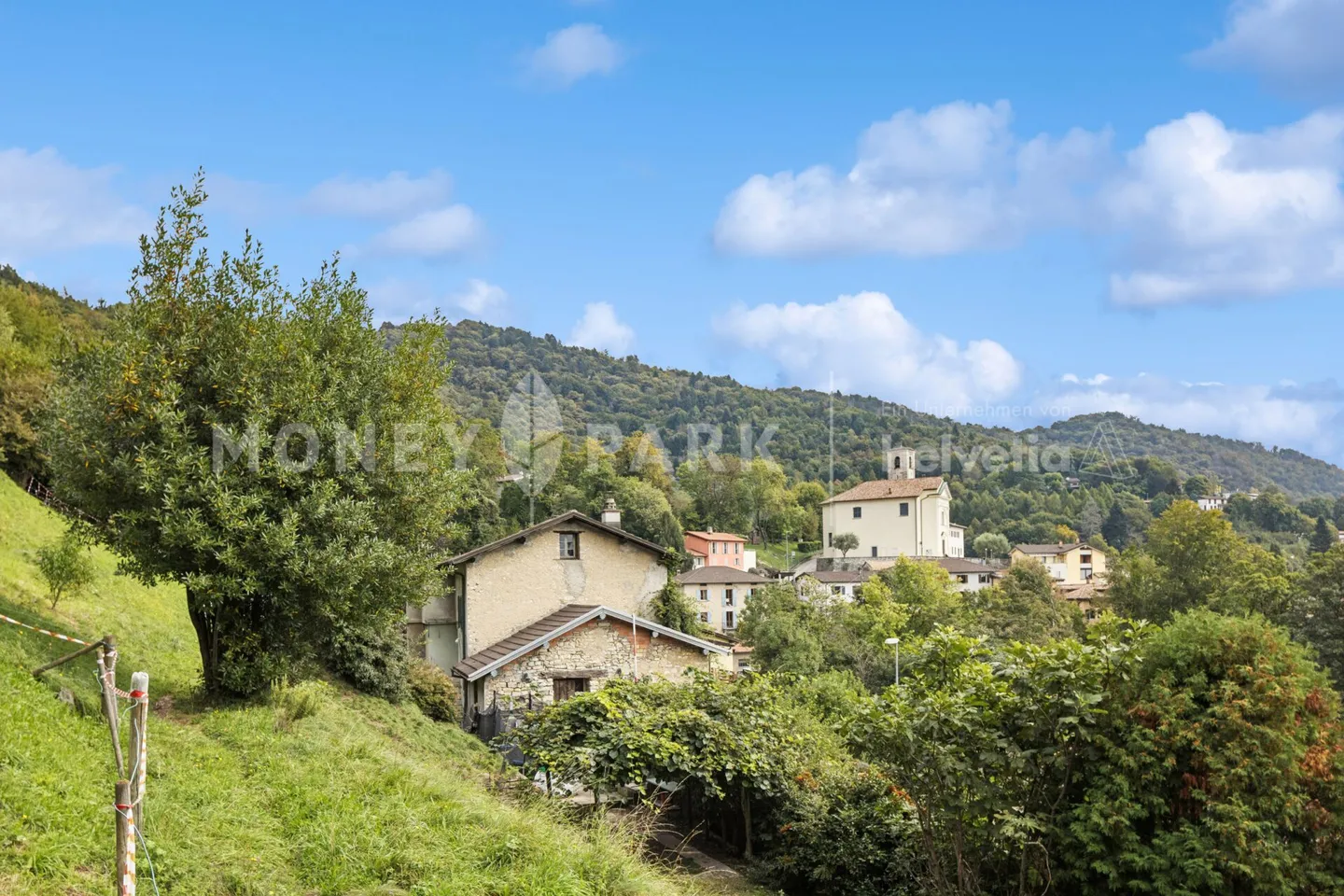 Maison individuelle spacieuse de 12 pièces dans un emplacement calme et proche de la nature - Photo 11 sur 12