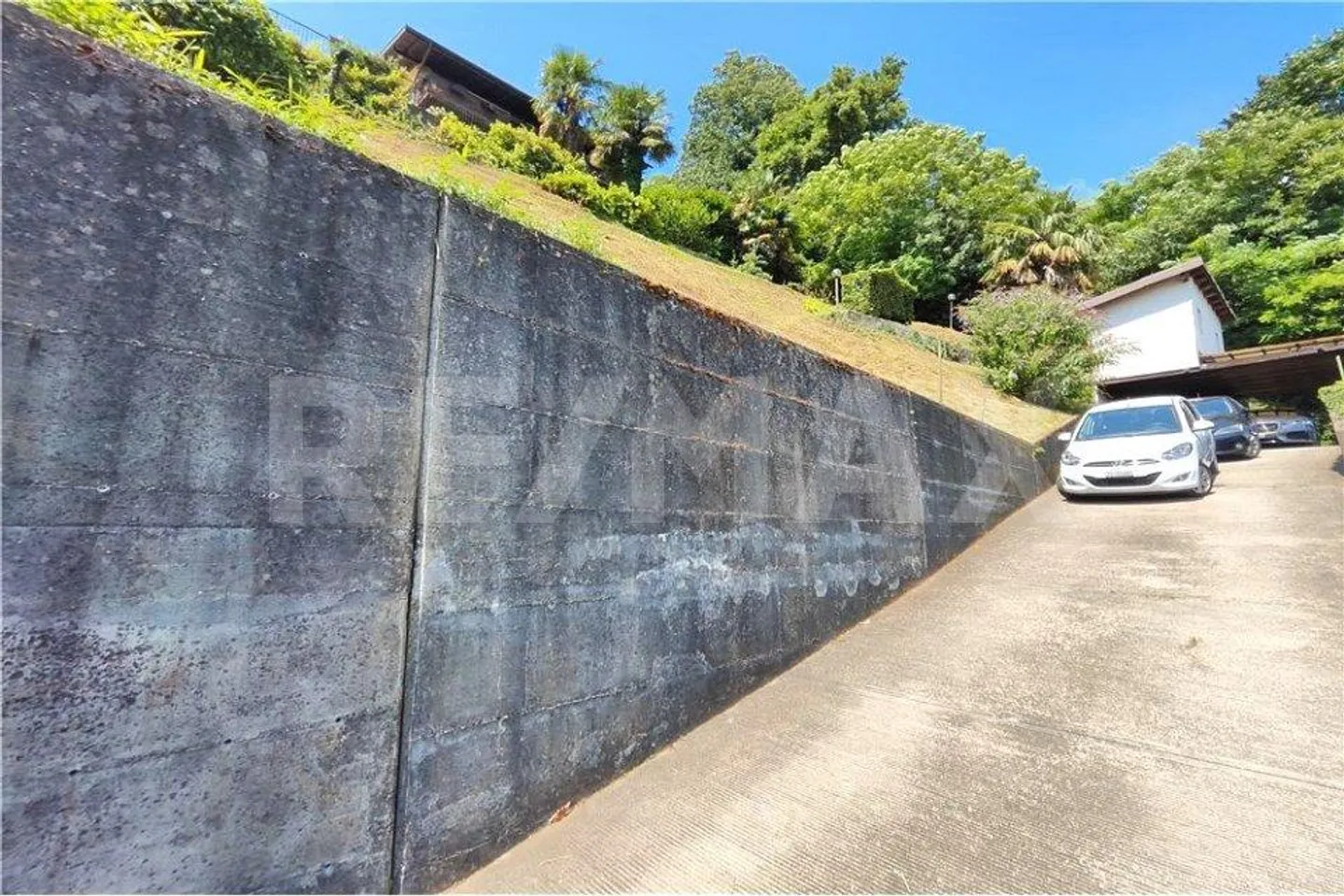 Terrain constructible avec belle vue sur le lac et les montagnes - Photo 6 sur 8