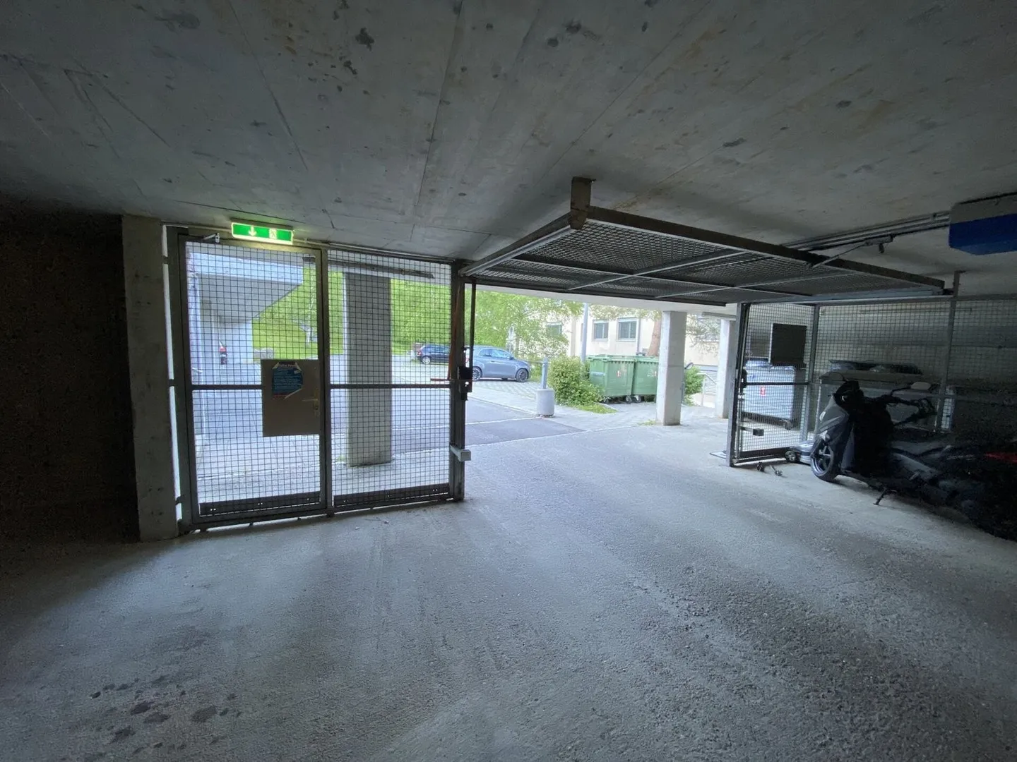 Place de parking souterrain à louer à Stallikon - Photo 3 sur 3