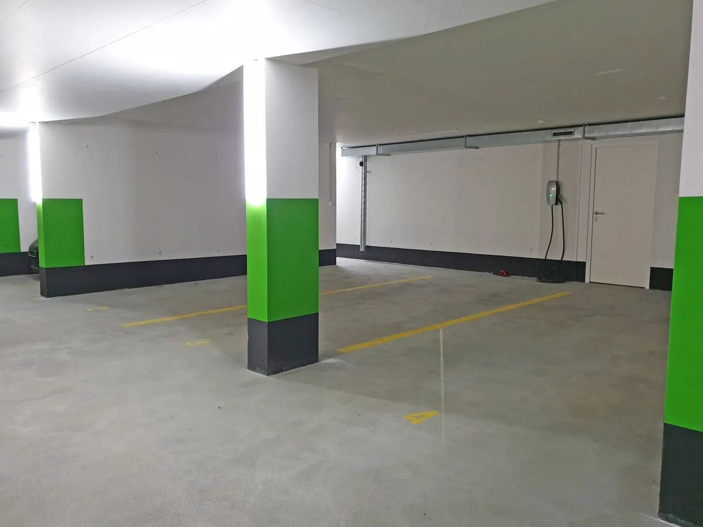 Parking space in parking garage in Oetwil a. d. Limmat - Photo 2 of 3