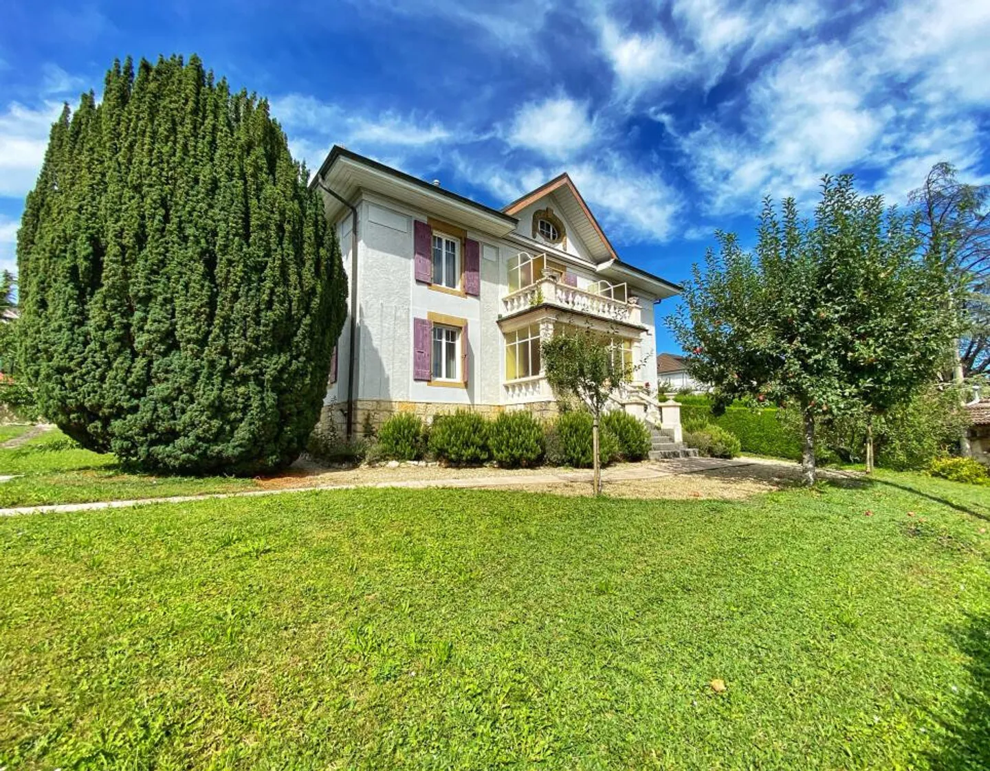 EXTRAORDINARY PROPERTY! MAGNIFICENT HOUSE - Photo 2 of 7