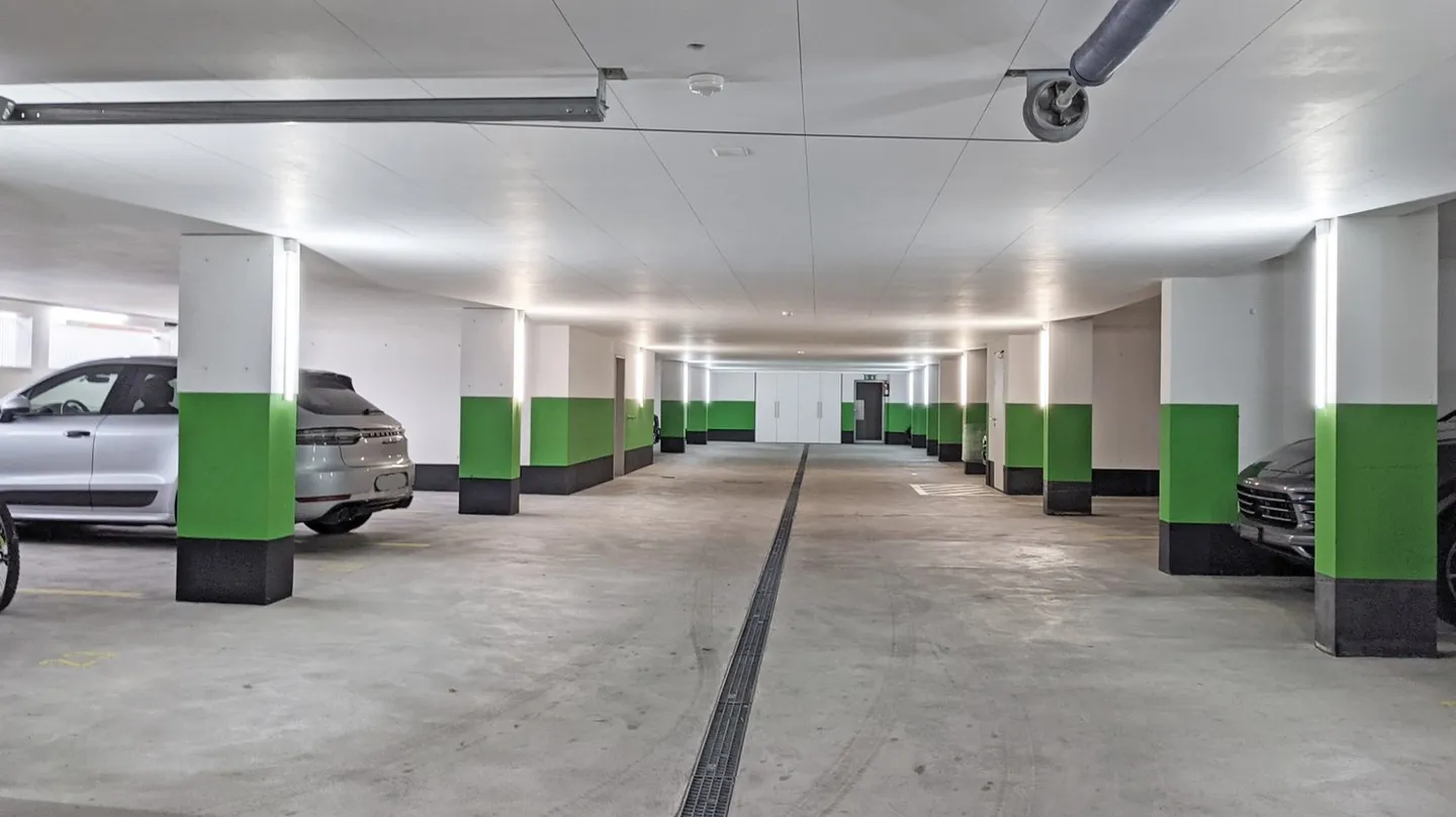 Parking space in parking garage in Oetwil a. d. Limmat - Photo 1 of 3