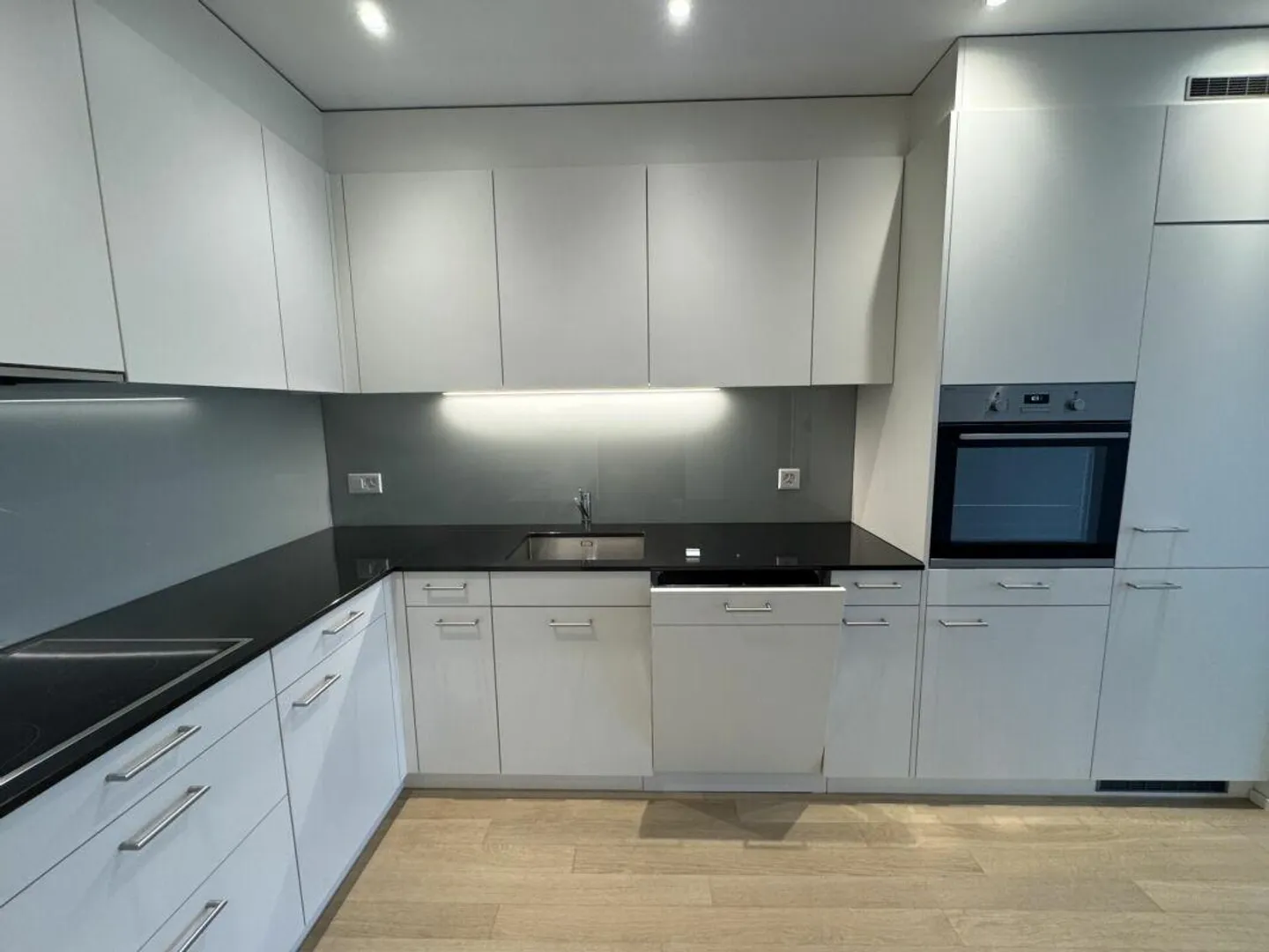 Attraktive 2.5-Zimmerwohnung im 1.Obergeschoss - Foto 2 von 13