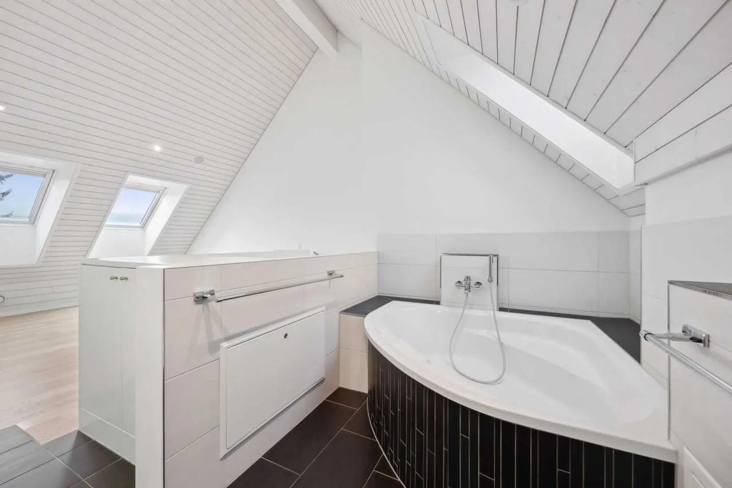 *Herbst Special* Schicke Dach-Maisonette mit sonniger Terrasse - Foto 11 von 13