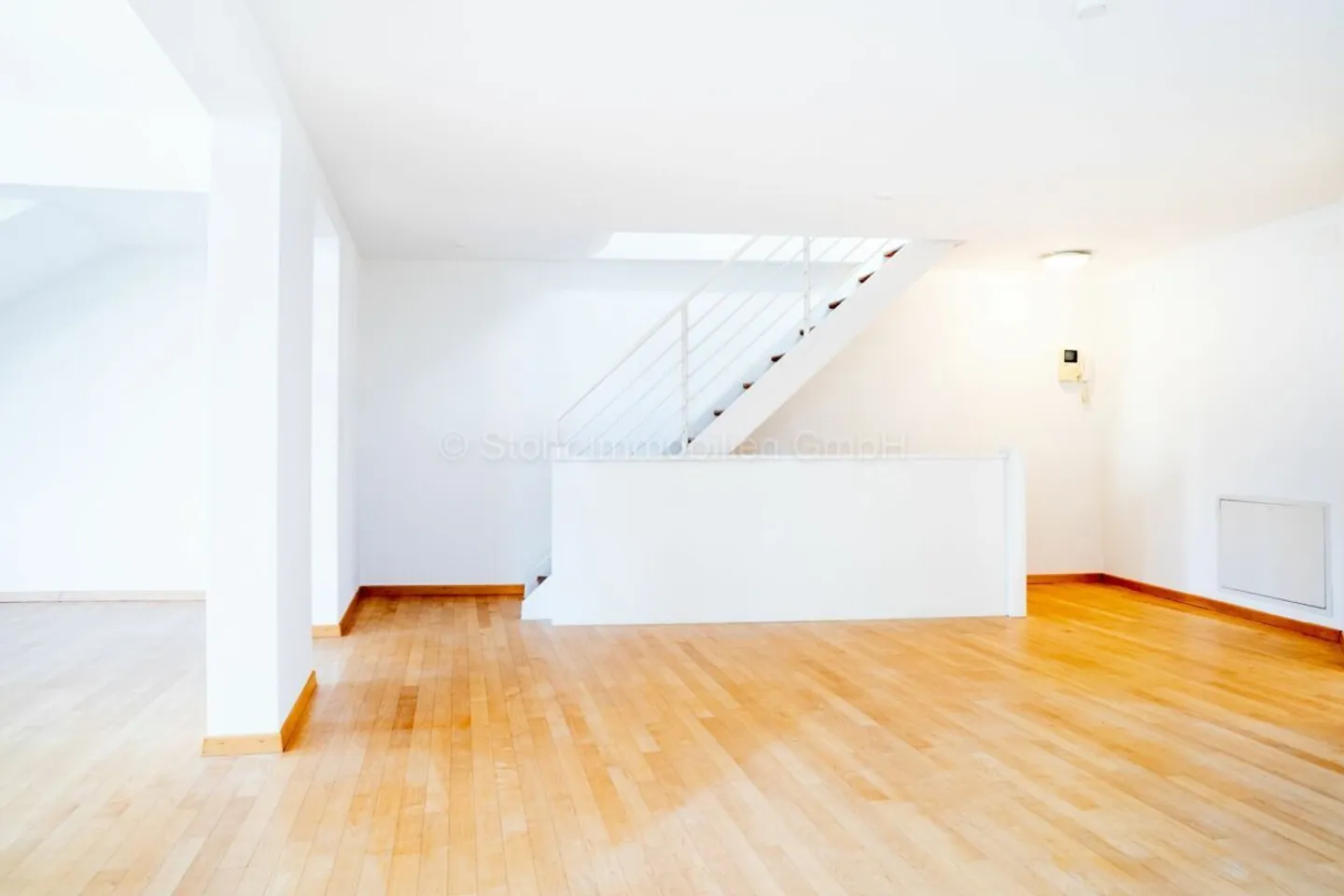 Attico unico di 3,5 stanze con galleria nel cuore di Oberwinterthur - Foto 4 di 20